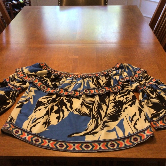 Off shoulder top by Flying Tomato with flared/ruffled sleeve. - Picture 1 of 3